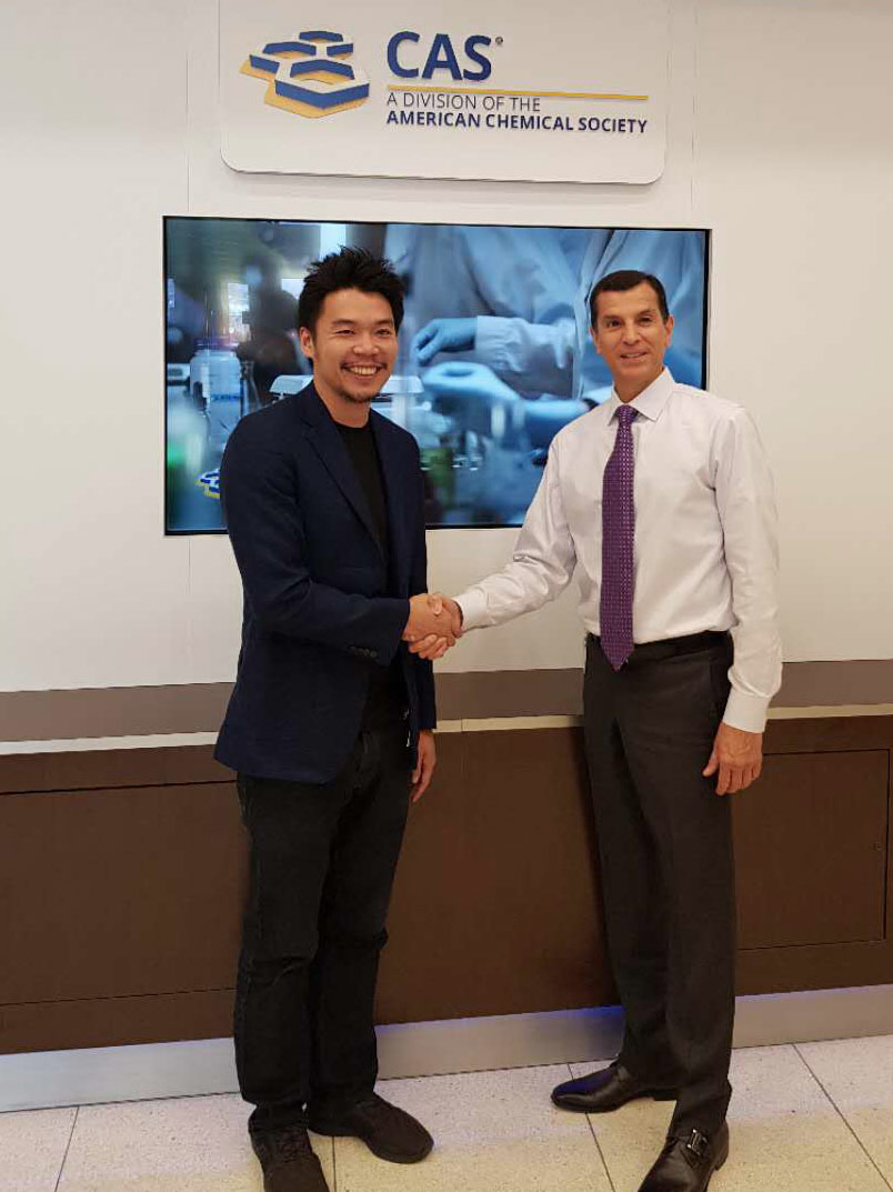 PatSnap CEO & Founder, Jeffrey Tiong, with CAS President, Manuel Guzman, at CAS headquarters